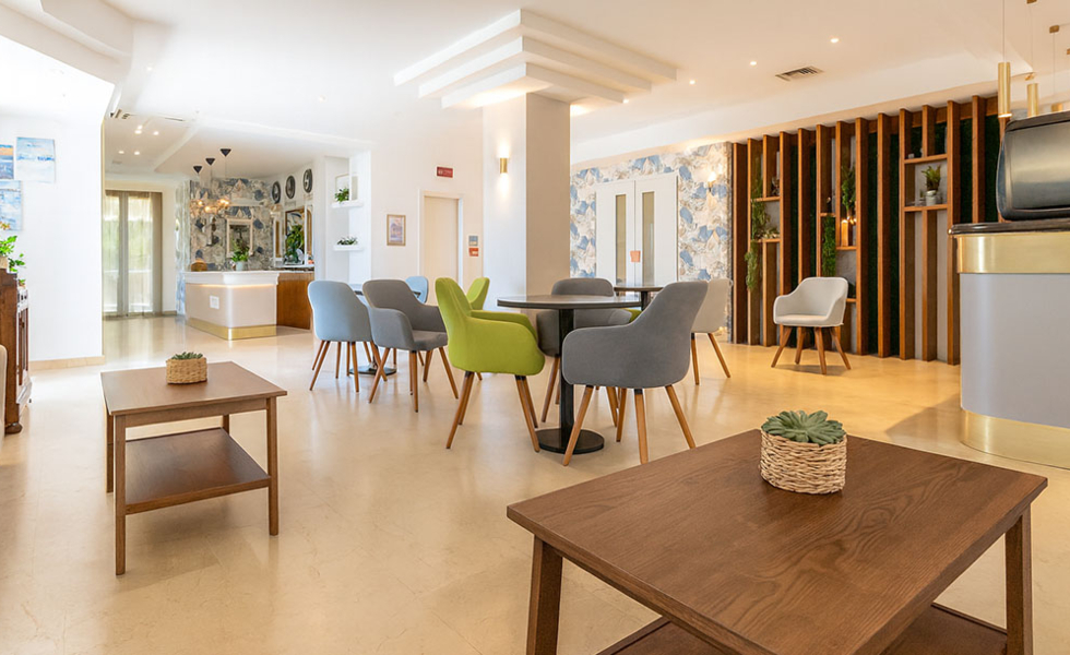 HOTEL AVILA IN Torre Pedrera (RN)