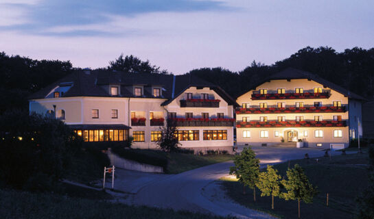 WIENERWALDHOF - HOTEL . SEMINAR . RESTAURANT Tullnerbach-Lawies