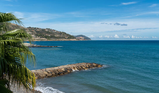 HOTEL RIVIERA DEI FIORI S. Lorenzo al Mare (IM)