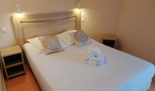 PLATANES HOTEL (B&B) Étauliers