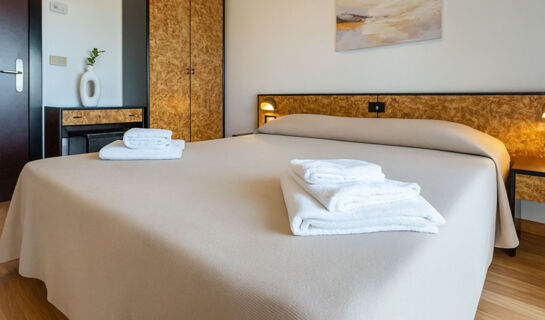 HOTEL AVILA IN Torre Pedrera (RN)