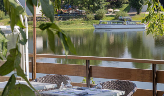 HÔTEL RESTAURANT LES CYGNES Villers-le-Lac